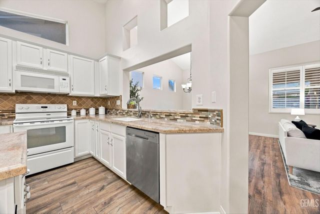 10006 Allspice Rose Court, Bakersfield, CA 93311