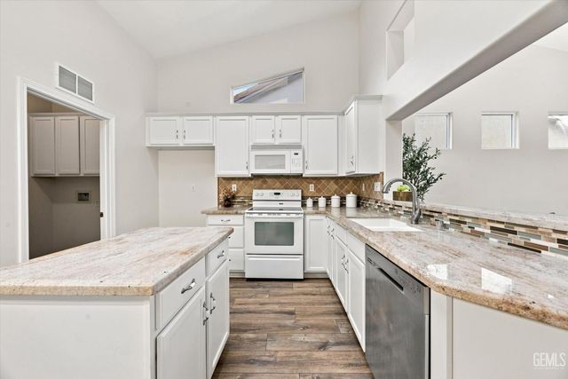 10006 Allspice Rose Court, Bakersfield, CA 93311