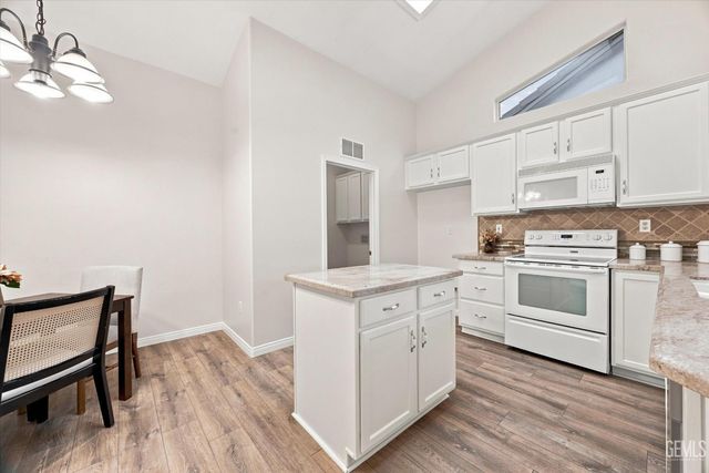 10006 Allspice Rose Court, Bakersfield, CA 93311