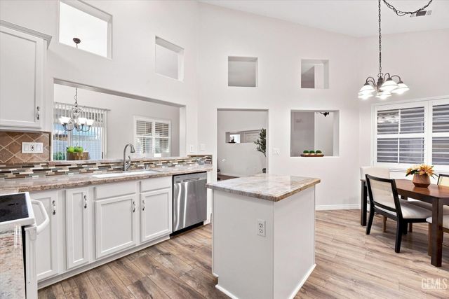 10006 Allspice Rose Court, Bakersfield, CA 93311