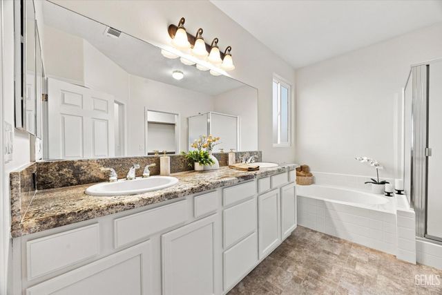 10006 Allspice Rose Court, Bakersfield, CA 93311