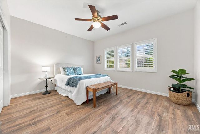 10006 Allspice Rose Court, Bakersfield, CA 93311