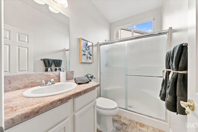 10006 Allspice Rose Court, Bakersfield, CA 93311
