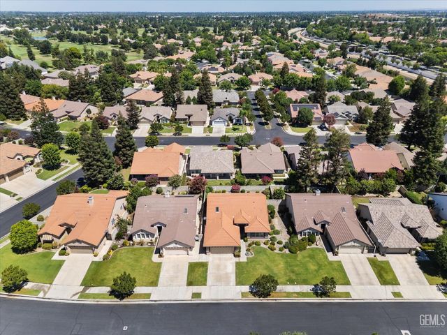 10006 Allspice Rose Court, Bakersfield, CA 93311