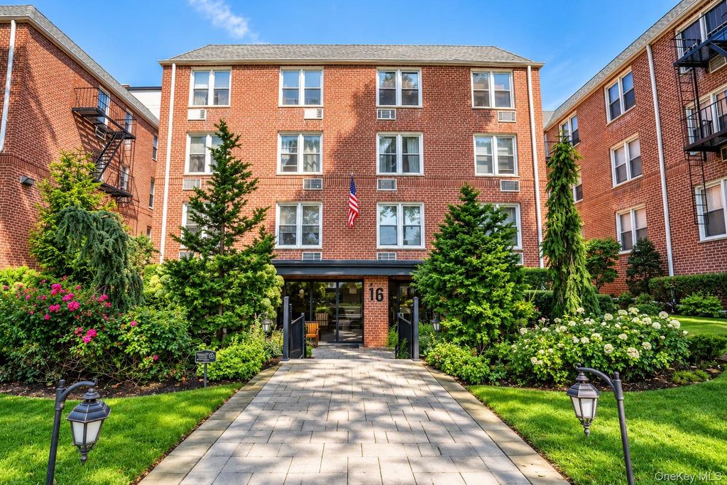 16 Main Street 1Q, East Rockaway, NY 11518