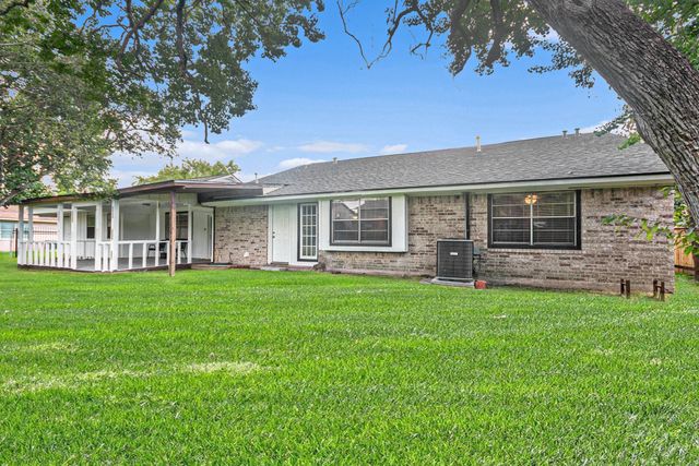 1507 Donovan, Baytown, TX 77520