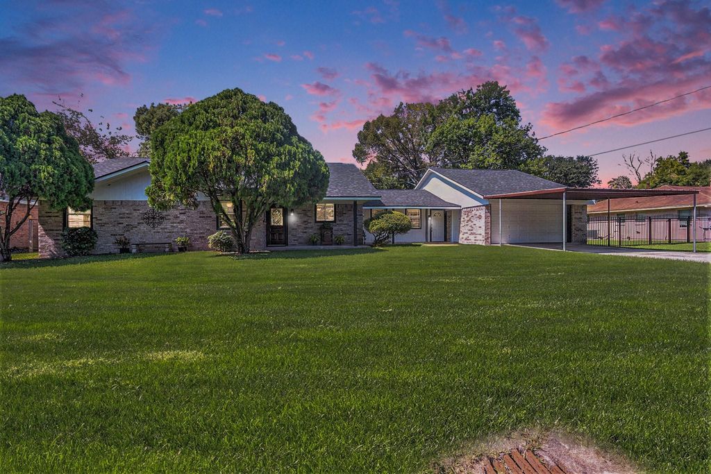 1507 Donovan, Baytown, TX 77520