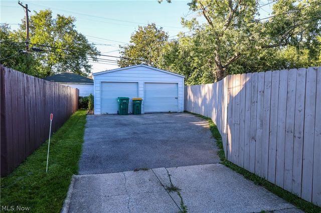 20657 Bowling Green Road, Maple Heights, OH 44137