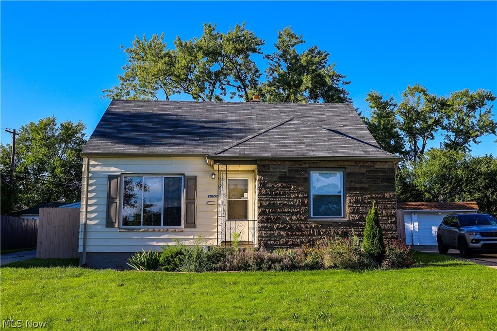 20657 Bowling Green Road, Maple Heights, OH 44137