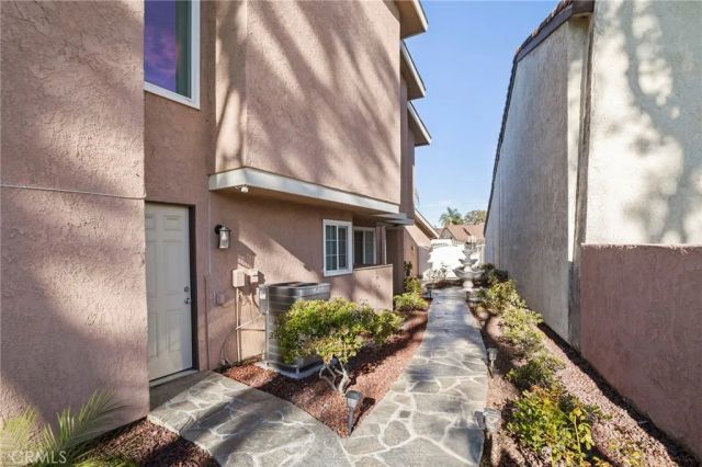 1981 W Bayshore, Anaheim, CA 92801