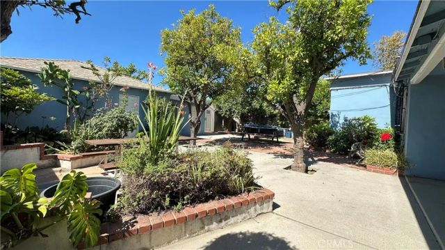19400 Scroll, Reseda, CA 91335