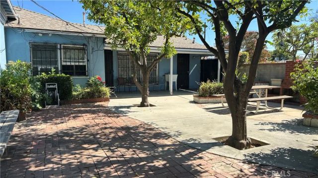 19400 Scroll, Reseda, CA 91335