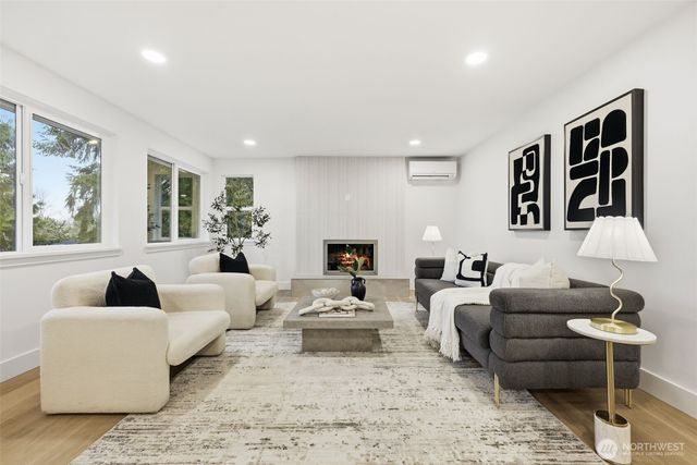 19531 55th Avenue NE, Lake Forest Park, WA 98155