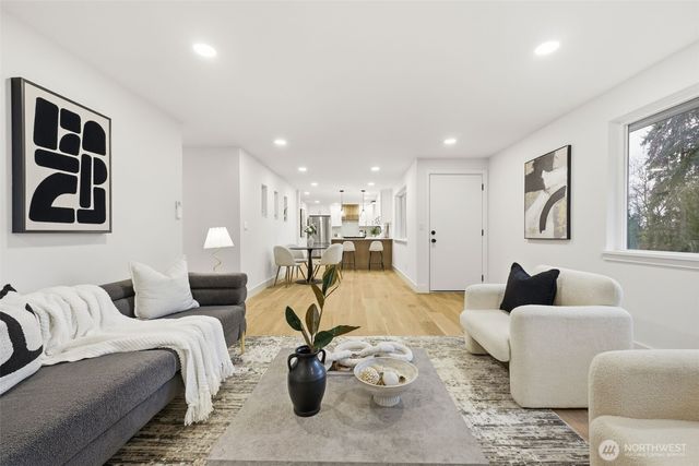 19531 55th Avenue NE, Lake Forest Park, WA 98155