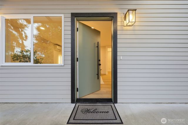 19531 55th Avenue NE, Lake Forest Park, WA 98155