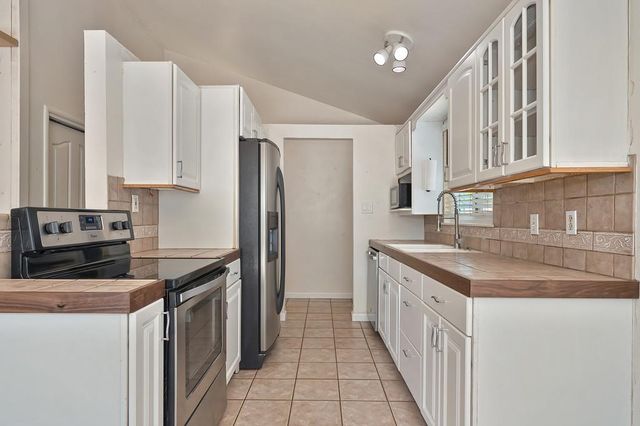 8205 Tanoak Way, Citrus Heights, CA 95621