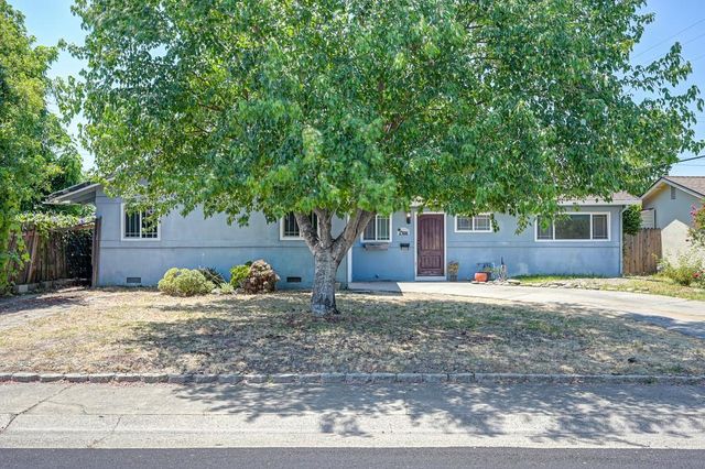 8205 Tanoak Way, Citrus Heights, CA 95621