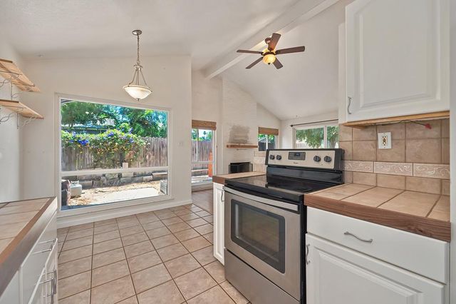 8205 Tanoak Way, Citrus Heights, CA 95621