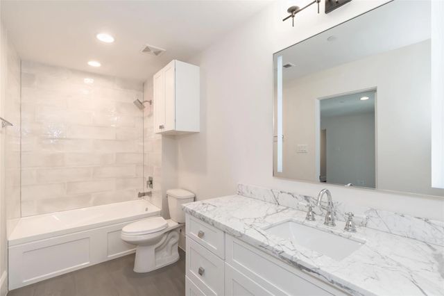 3821 N Braeswood Boulevard C, Houston, TX 77025