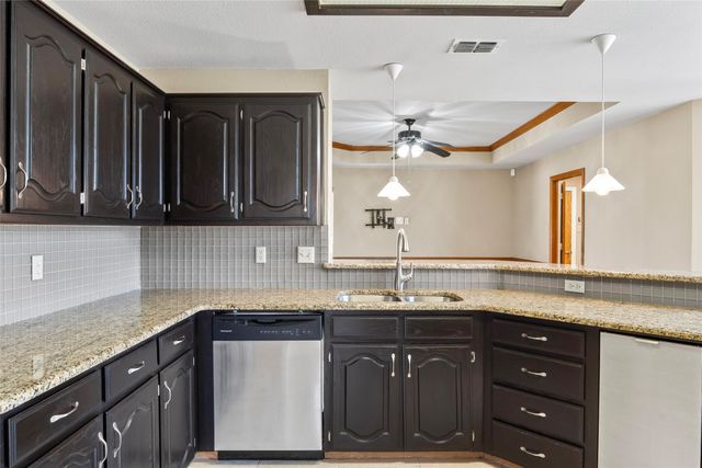 857 Clearwater Drive, Midlothian, TX 76065