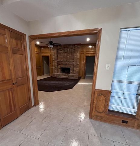 857 Clearwater Drive, Midlothian, TX 76065