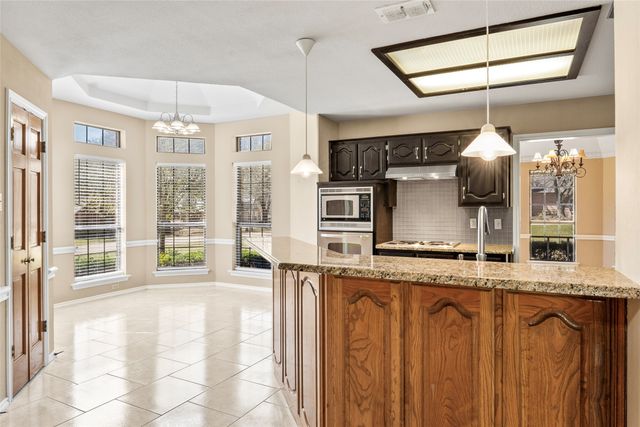 857 Clearwater Drive, Midlothian, TX 76065