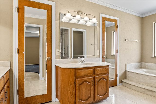 857 Clearwater Drive, Midlothian, TX 76065