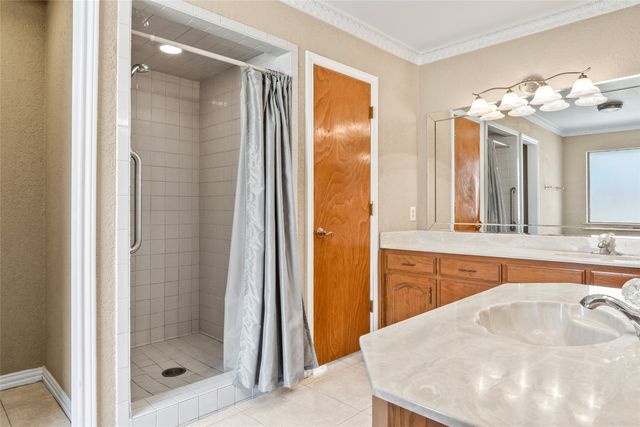 857 Clearwater Drive, Midlothian, TX 76065