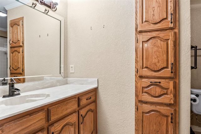 857 Clearwater Drive, Midlothian, TX 76065