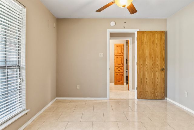 857 Clearwater Drive, Midlothian, TX 76065