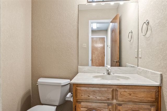 857 Clearwater Drive, Midlothian, TX 76065