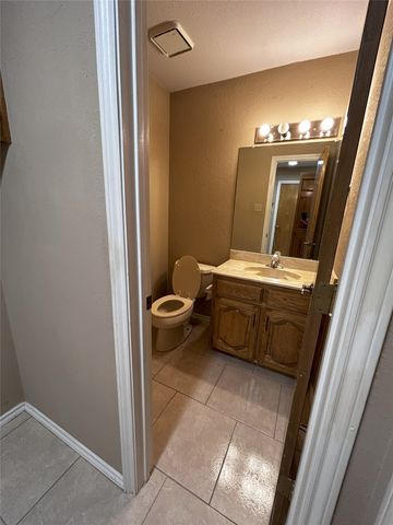 857 Clearwater Drive, Midlothian, TX 76065