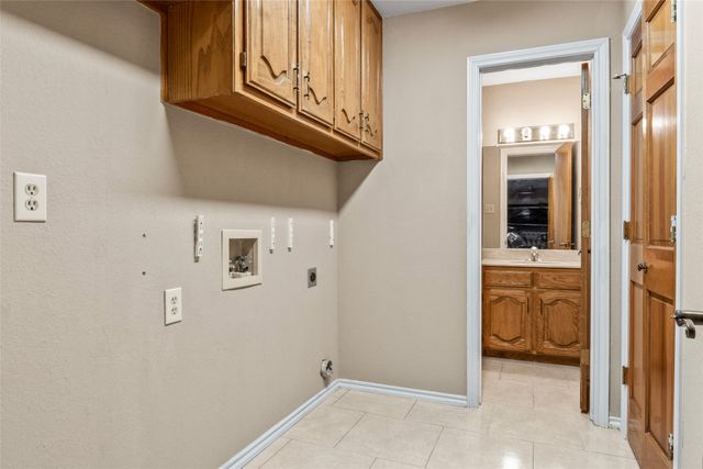 857 Clearwater Drive, Midlothian, TX 76065