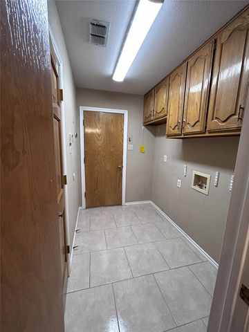 857 Clearwater Drive, Midlothian, TX 76065