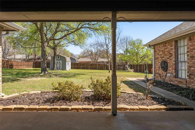 857 Clearwater Drive, Midlothian, TX 76065