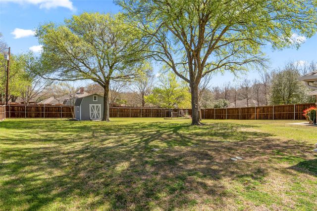 857 Clearwater Drive, Midlothian, TX 76065