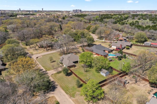 857 Clearwater Drive, Midlothian, TX 76065
