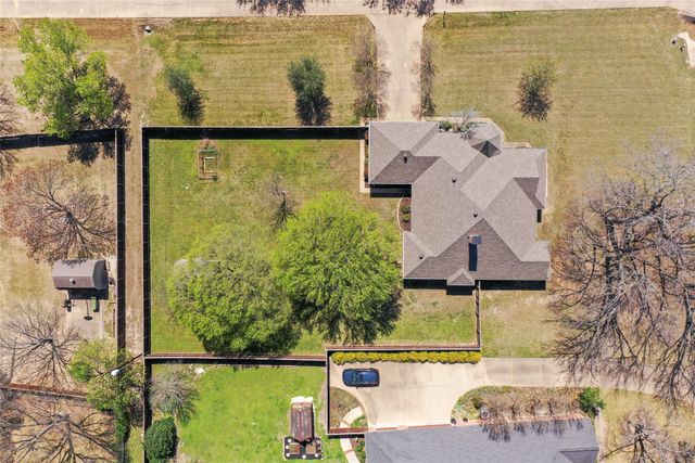 857 Clearwater Drive, Midlothian, TX 76065
