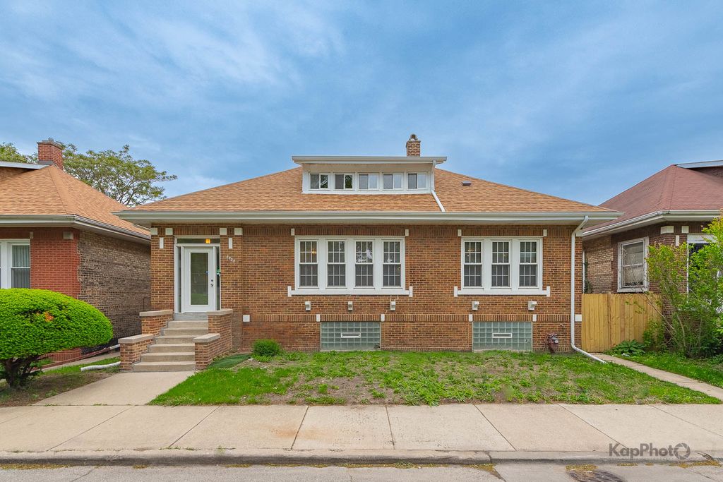 7727 S Stewart Avenue, Chicago, IL 60620