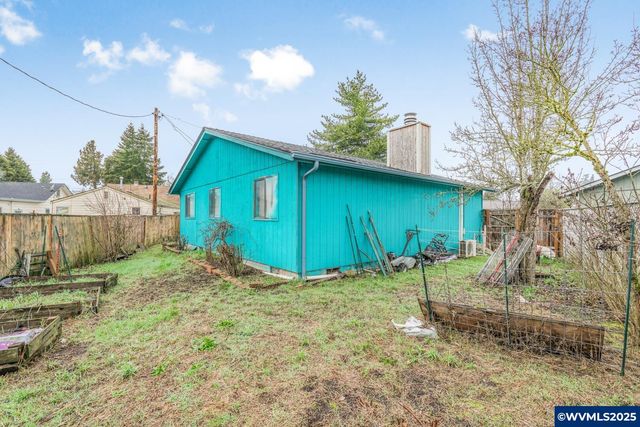 219 17th St, Springfield, OR 97477