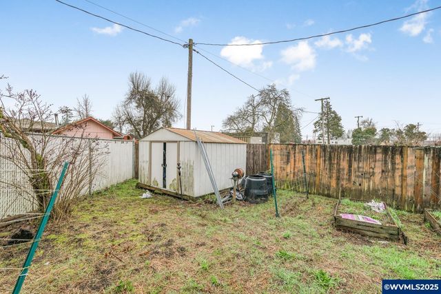 219 17th St, Springfield, OR 97477