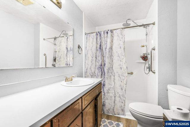 219 17th St, Springfield, OR 97477