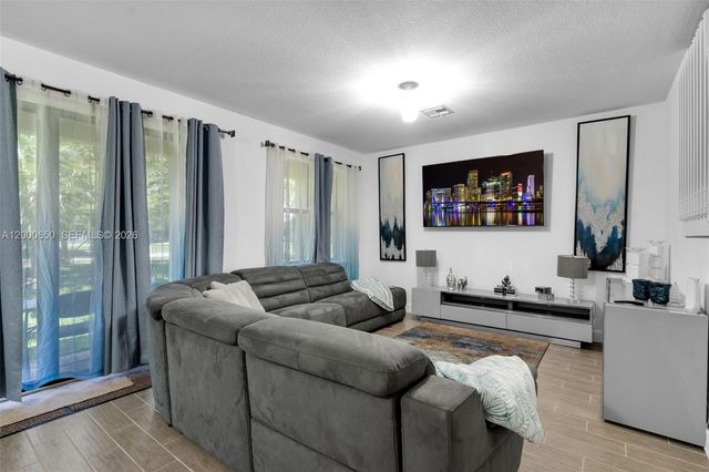 5113 NW 52nd Street, Tamarac, FL 33319