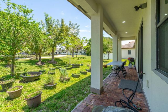 5113 NW 52nd Street, Tamarac, FL 33319
