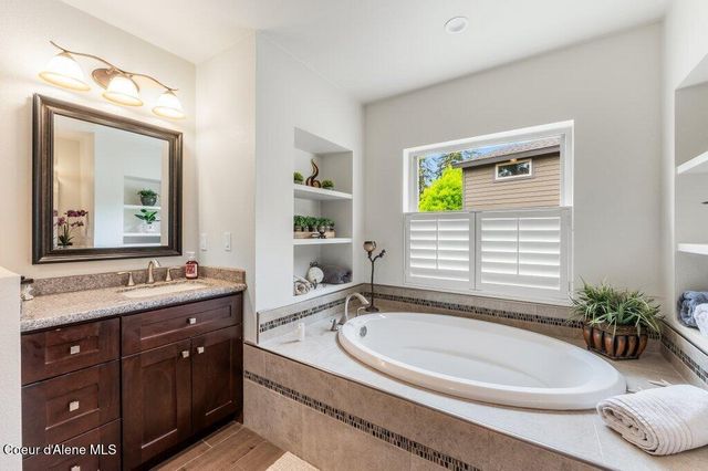3108 E Point Hayden DR, Hayden Lake, ID 83835