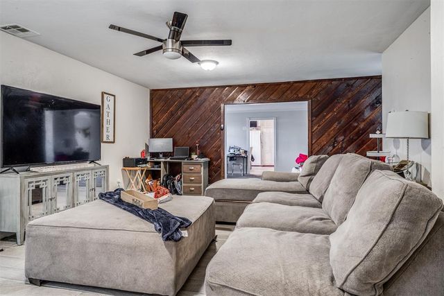 3105 N Viewpoint Drive, Midwest City, OK 73110