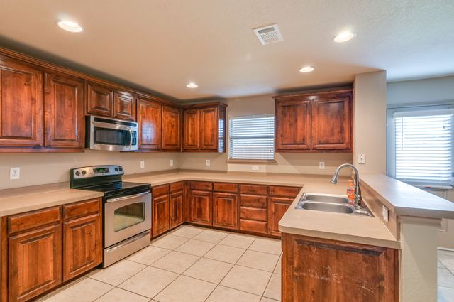 6652 Friendsway Drive, Fort Worth, TX 76137