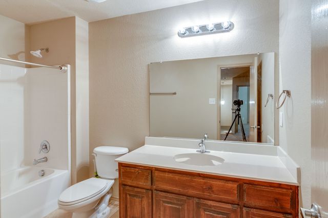 6652 Friendsway Drive, Fort Worth, TX 76137