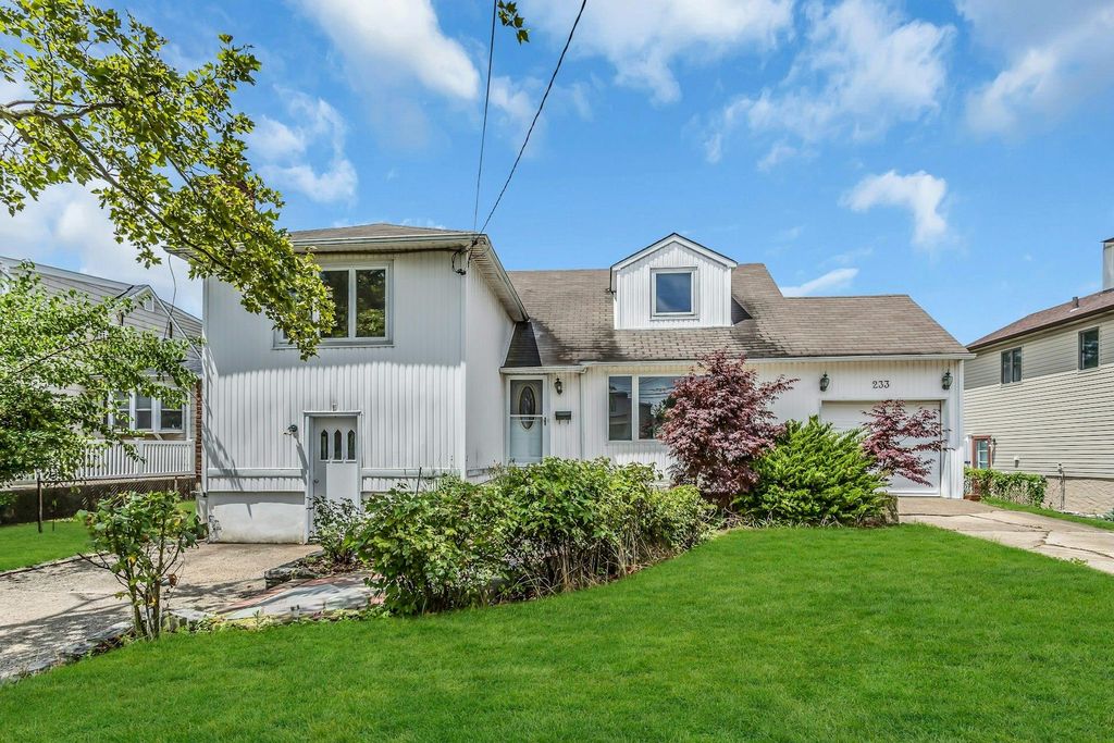 233 Harrison Avenue, Island Park, NY 11558