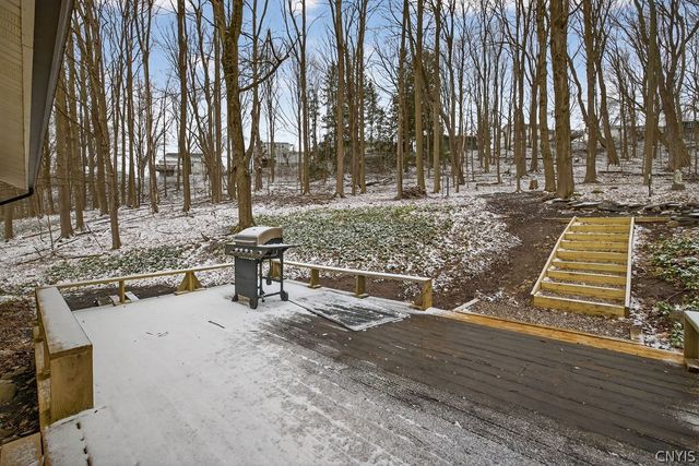 5 Camelot Circle, Camillus, NY 13219